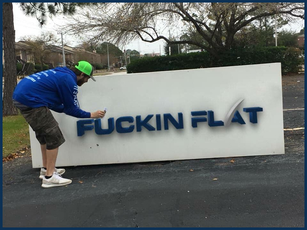 Flat earth zealot Nathan Thompson posted this lovely picture on Facebook, when he was posting flat earth cards on the SpaceX sign